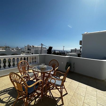 Veldi Art - Kamari Beach Apartment Fira  Exteriör bild