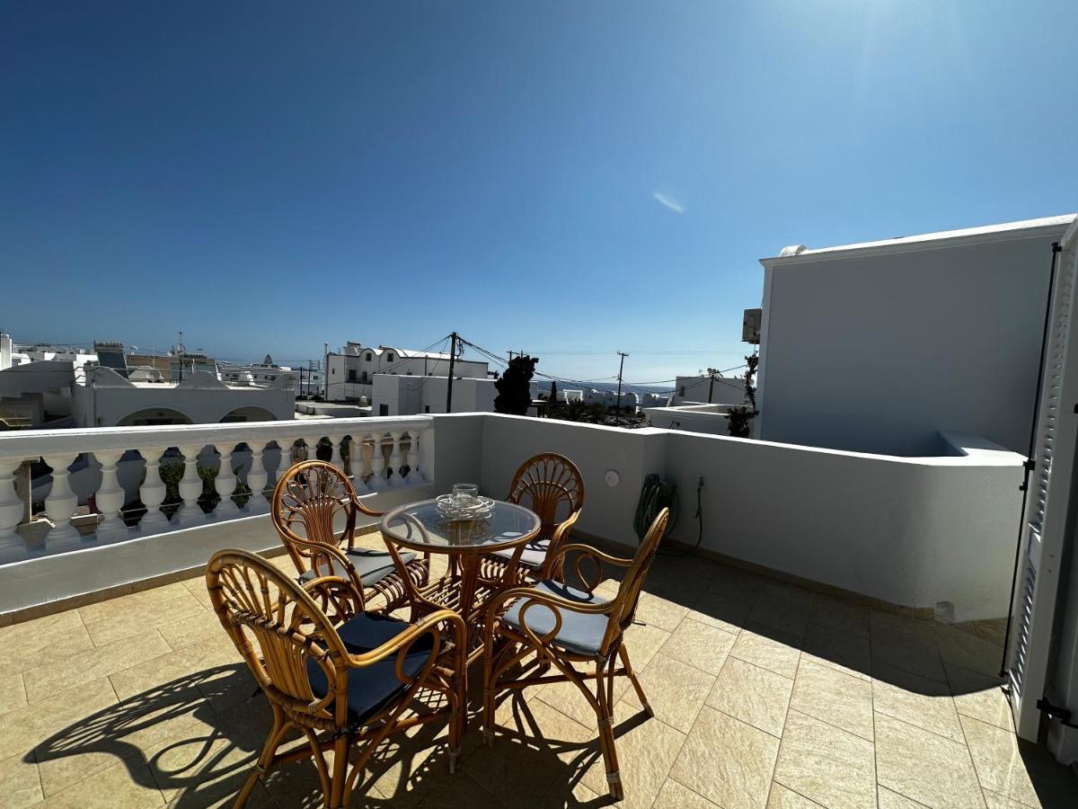 Veldi Art - Kamari Beach Apartment Fira  Exteriör bild