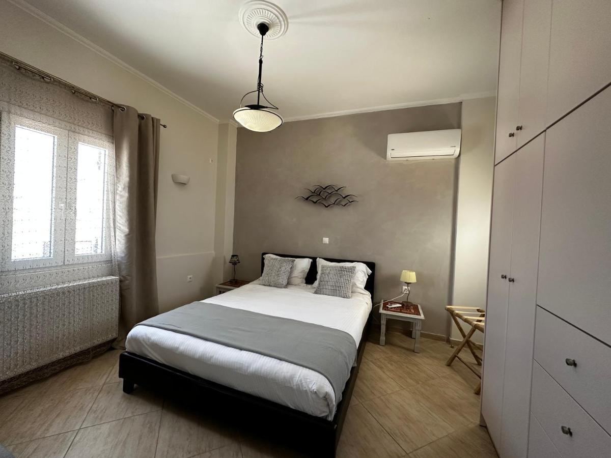 Veldi Art - Kamari Beach Apartment Fira  Exteriör bild