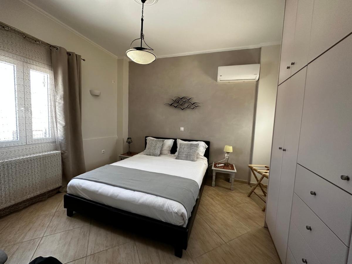 Veldi Art - Kamari Beach Apartment Fira  Exteriör bild