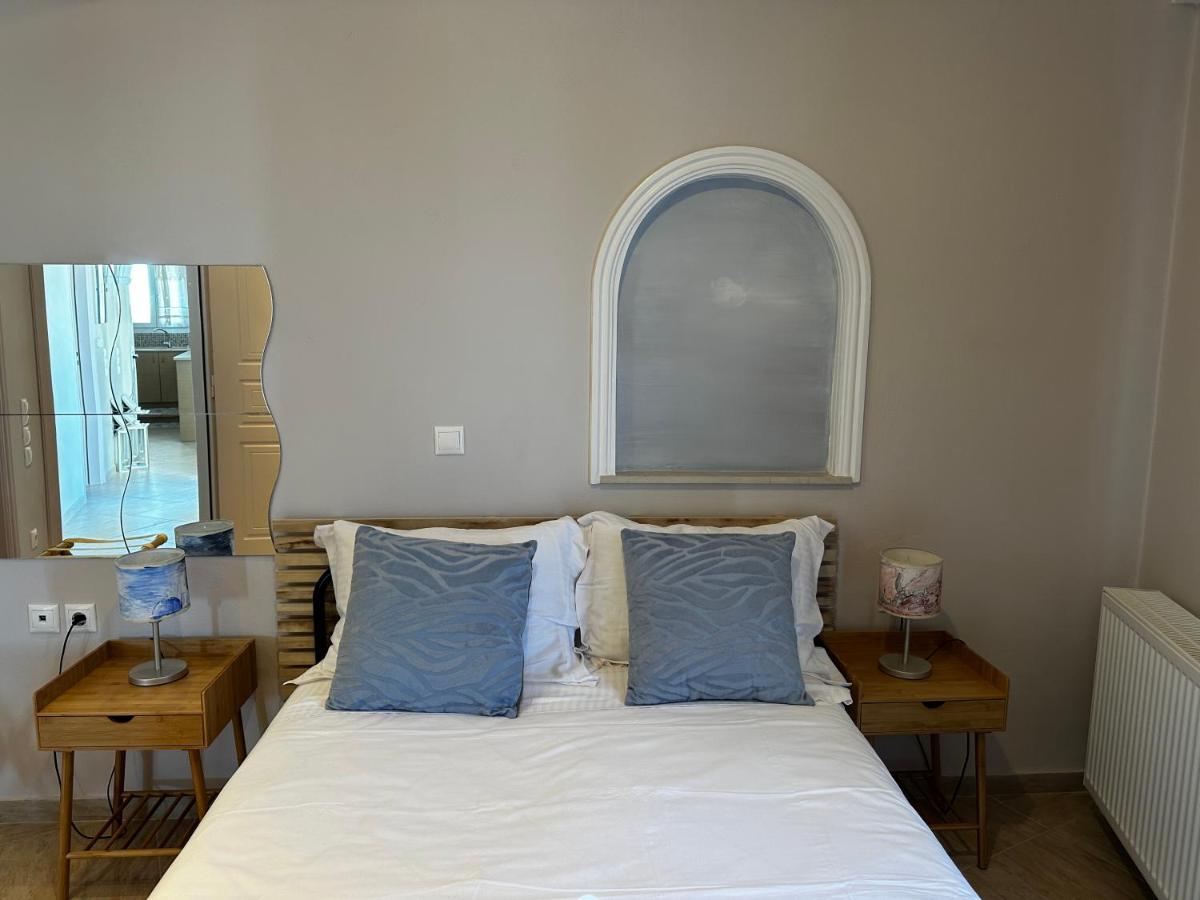 Veldi Art - Kamari Beach Apartment Fira  Exteriör bild