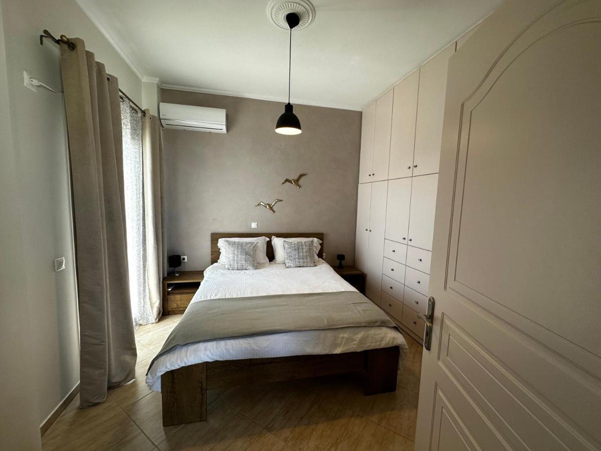 Veldi Art - Kamari Beach Apartment Fira  Exteriör bild