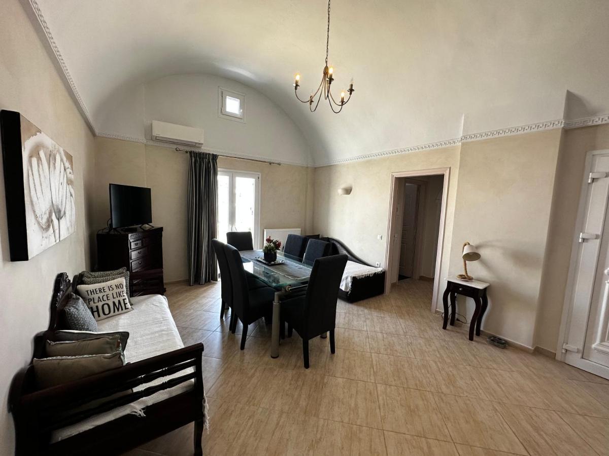 Veldi Art - Kamari Beach Apartment Fira  Exteriör bild