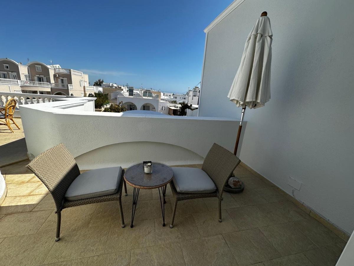 Veldi Art - Kamari Beach Apartment Fira  Exteriör bild