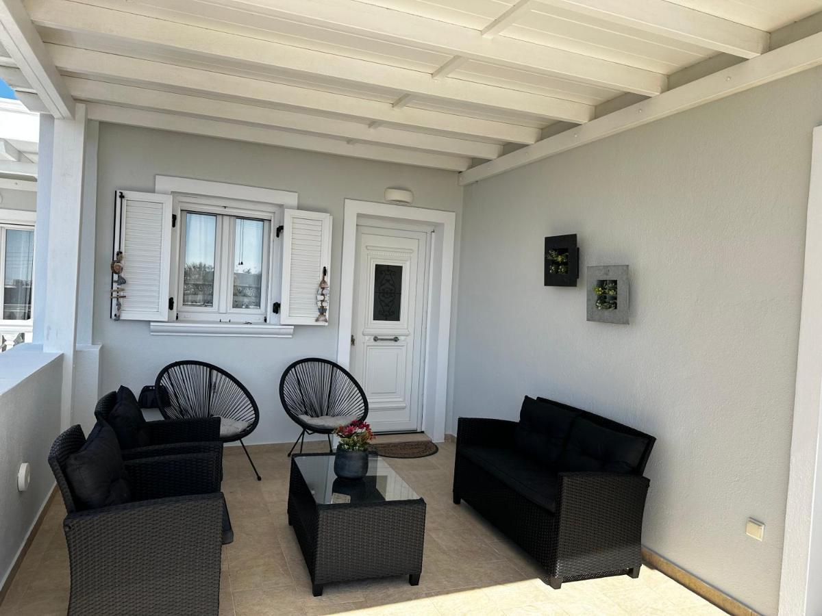 Veldi Art - Kamari Beach Apartment Fira  Exteriör bild