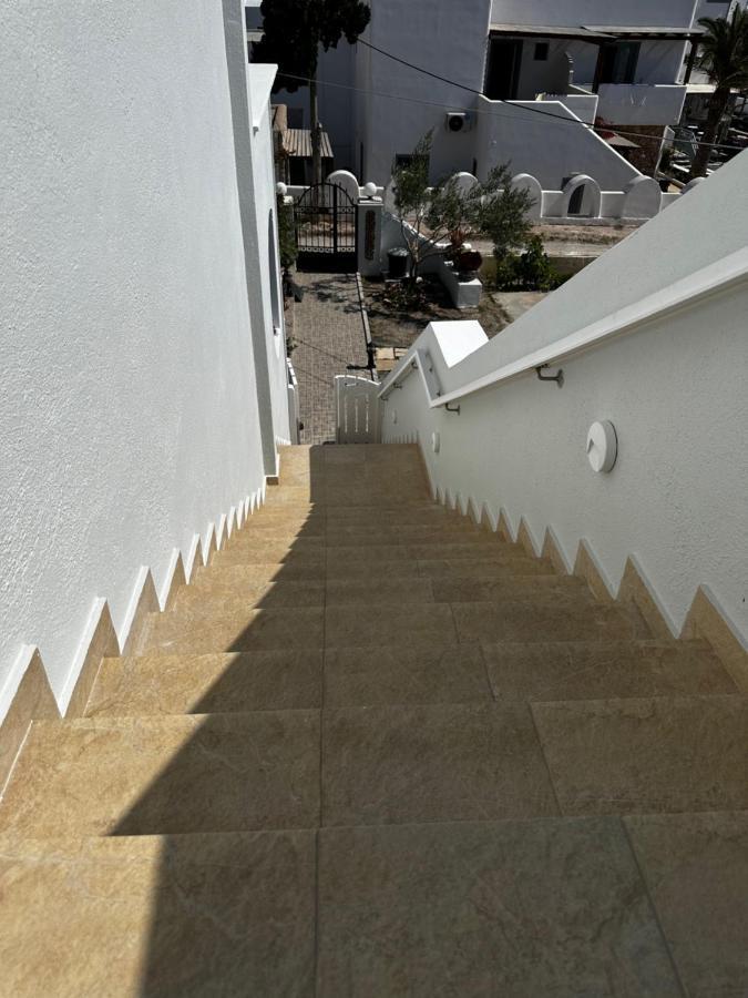 Veldi Art - Kamari Beach Apartment Fira  Exteriör bild