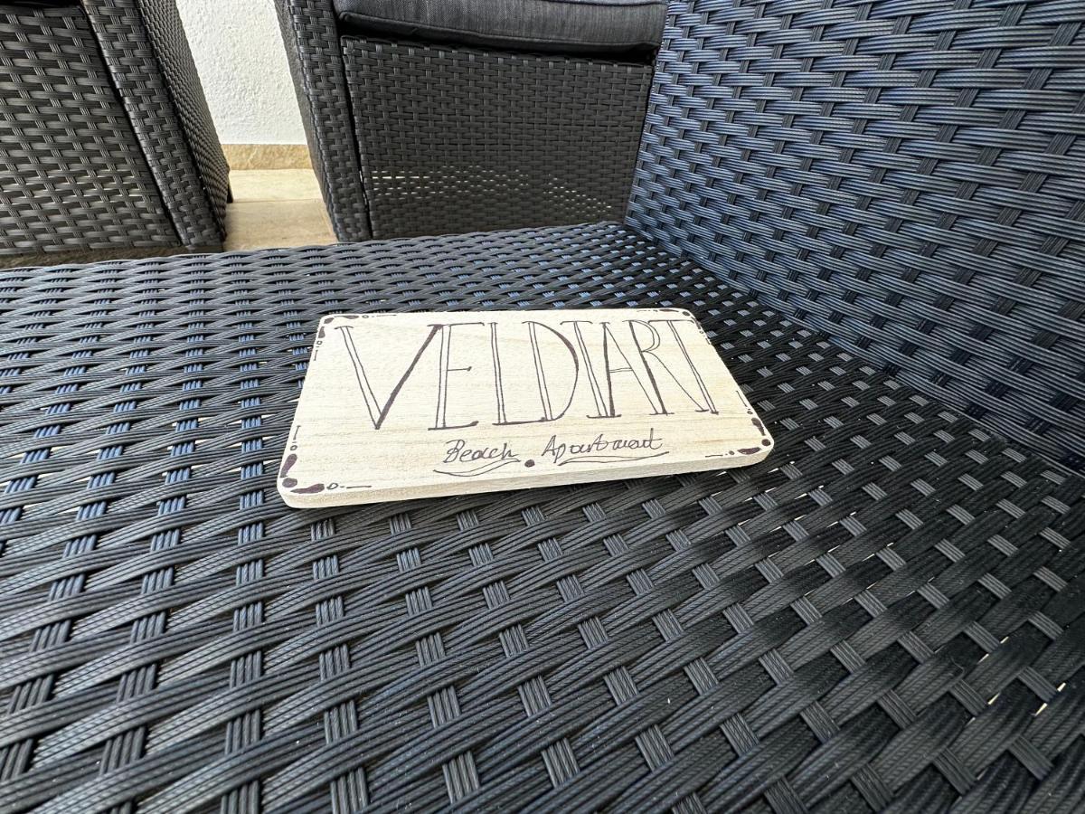 Veldi Art - Kamari Beach Apartment Fira  Exteriör bild