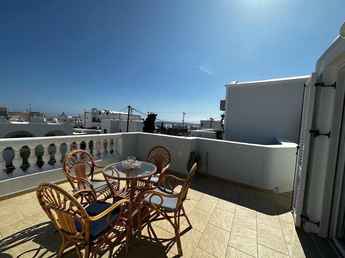 Veldi Art - Kamari Beach Apartment Fira  Exteriör bild