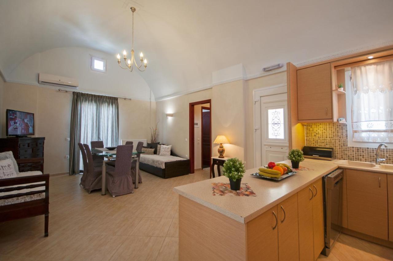 Veldi Art - Kamari Beach Apartment Fira  Exteriör bild