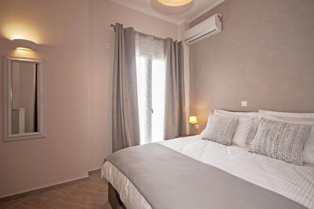 Veldi Art - Kamari Beach Apartment Fira  Exteriör bild