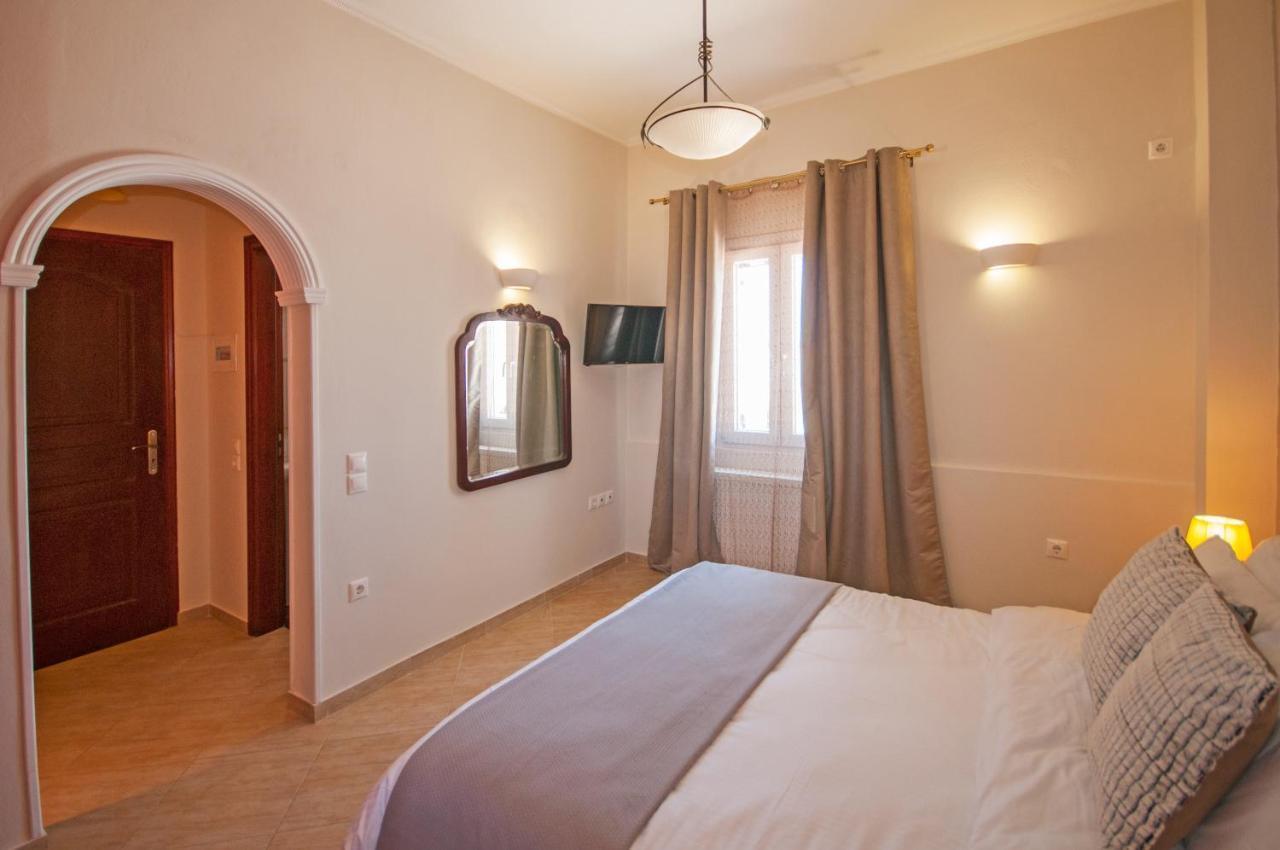 Veldi Art - Kamari Beach Apartment Fira  Exteriör bild