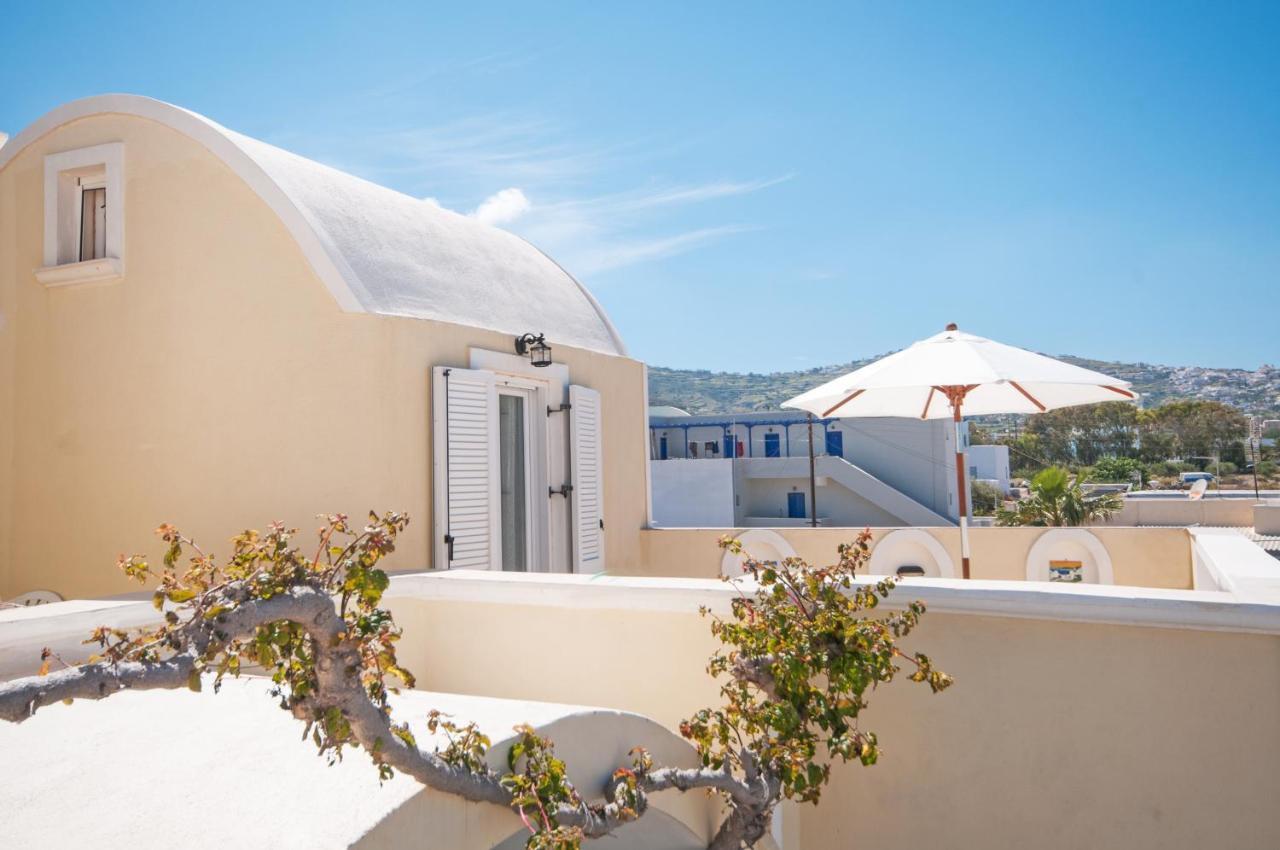 Veldi Art - Kamari Beach Apartment Fira  Exteriör bild